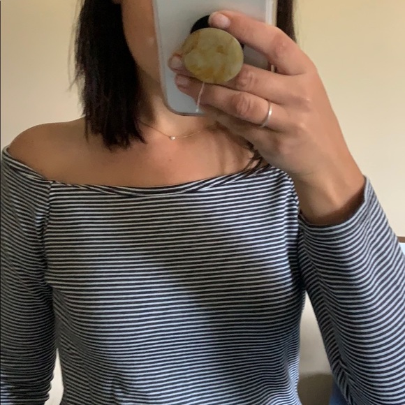 GAP off shoulder top - Picture 2 of 2